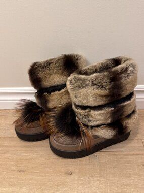 Womens Winter Snow Boots Fur Pom Pom Platform Ankle Booties Size 37 / US 6.5